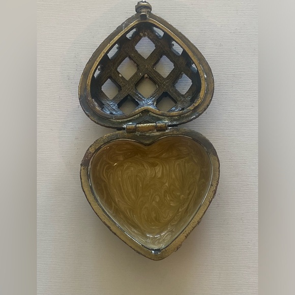 Vintage Jay Strongwater lattice heart trinket box. - Picture 4 of 7